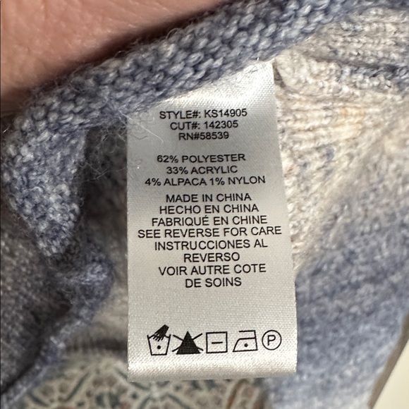 Beautiful sweater - Picture 3 of 4